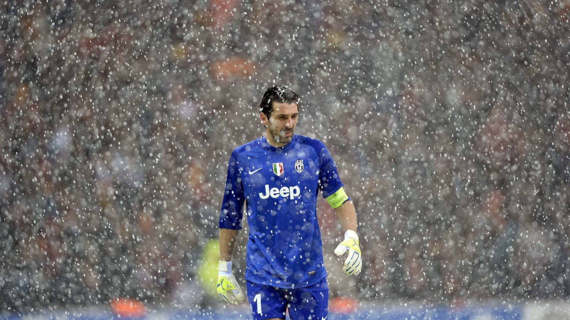 全黑队的强大防守与精准传球，使其在比赛中始终保持领先，全黑队服