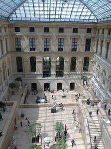 特色足球文化在国际博物馆展览中展出，推动文化交流与传播，足球特色示范园